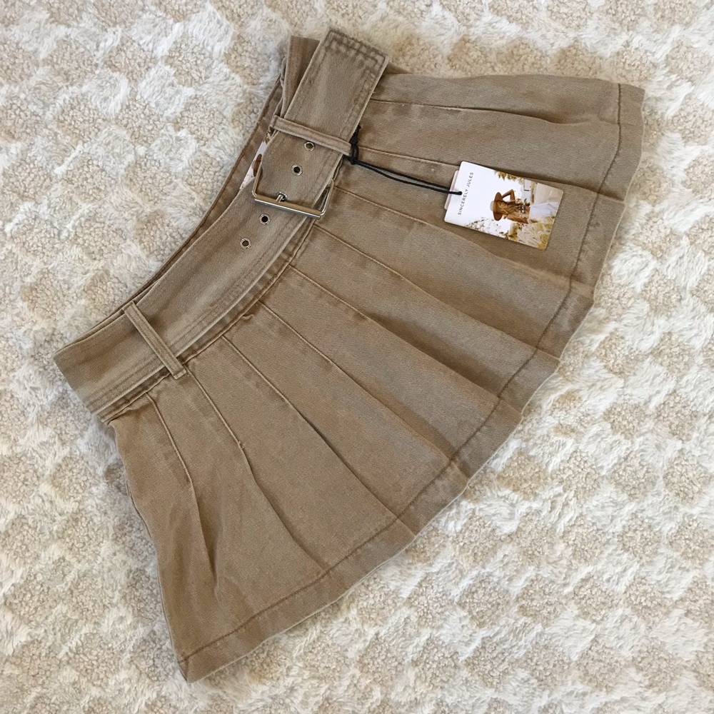 Sincerely Jules NWOT Pleated Mini Skirt with Belt Women Size Medium